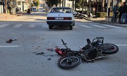Otomobille çarpışan motosikletli yaralandı