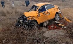 Taksi şarampole yuvarlandı: 1 ölü