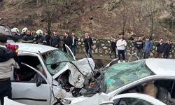 Burdur'da iki otomobil kafa kafaya çarpıştı; 6 ölü, 6 yaralı