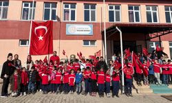 İlkokulda bayrak sevgisi etkinliği