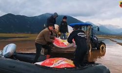 Aşırı yağışta mahsur kalan çoban ve vatandaşlara jandarma yardımı