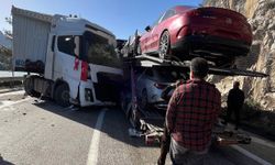 TIR'lar çarpıştı, sürücüler yaralandı