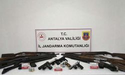 Gazipaşa'da ruhsatsız silah operasyonu: 15 silah ele geçirildi