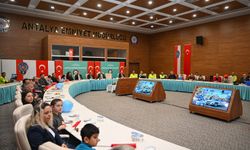 Antalya'da çocuklara trafik bilinci ‘Polirobot’ ile kazandırılıyor