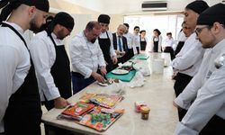 ALKÜ’lü öğrenciler Uzakdoğu Mutfağını uzmanından öğreniyor