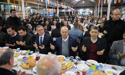 Alanya'da Ak Parti tarafından düzenlenen 'Vefa İftarı'na yoğun ilgi