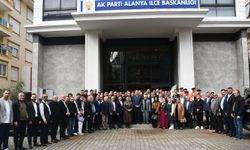 AK Parti Alanya’da bayram coşkusu yaşandı
