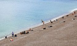 Antalya'da bayram öncesi sahil keyfi
