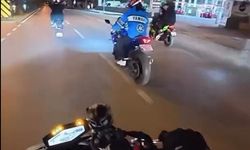 Alanya'da motosikleti tek teker süren sürücüler kaza yaptı: 2 yaralı