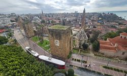 Antalya Kale Kapısı burçlara tel örgülü önlem