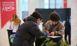 Antalya'da iş arayanlarla işverenler aynı çatıda buluştu