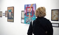 Antalya'da konukevinden gelen mektuplar tuvale yansıdı