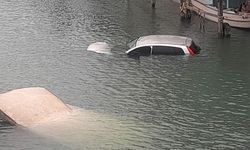 Antalya'da otomobiliyle dereye uçtu