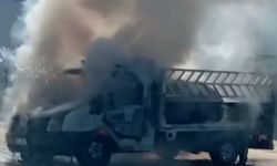 Antalya'da seyir halindeki kamyonet yandı