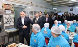 Bakan Işıkhan lokum imalathanesinde