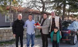 Futbolcunun saldırısıyla yaralanan antrenöre ziyaret