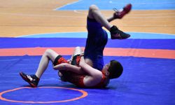 Küçükler güreş müsabakaları ilgi gördü