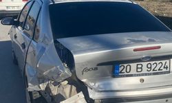 Otomobiller çarpıştı: 4 yaralı