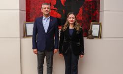 Vekil Büşra Özdemir'den CHP Genel Başkanı Özel'e ziyaret