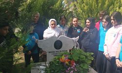 Köpekten kaçarken kamyonun çarpmasıyla hayatını kaybeden Mahra mezarı başında anıldı