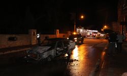 Antalya'da seyir halindeki otomobil alev alev yandı