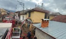 2 evi ateşe verdi, gelen jandarma ekiplerine saatlerce direndi