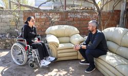 Antalya'da balkondan düştü: Tekerlekli sandalyeye bağlı kaldı