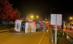 Devrilen TIR'ın sürücüsü yaralandı