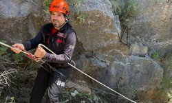 Gündoğmuş'ta kayalıkta mahsur kalan keçiler kurtarıldı