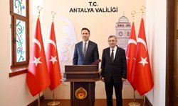Bakan Bayraktar'dan Antalya Valiliğine ziyaret