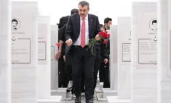Bakan Tekin'den Şehit Öğretmenler Anıtı'na ziyaret