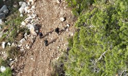 Dağda yolunu kaybetti, telefon şarjı bitince dronla bulundu