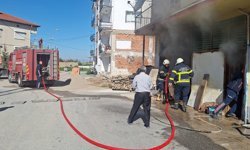 Depo yangını büyümeden söndürüldü