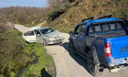 İki aracın çarpıştığı kazada 3 kişi yaralandı