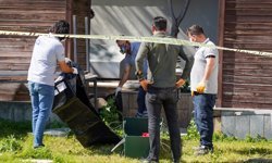 Antalya'da parkta erkek cesedi bulundu