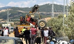 Alanya'da traktör bahçeye devrildi