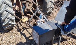 Traktör şaftına kıyafetini kaptırıp yaralandı