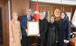 Ücret almayan esnafa Bakan Bolat'tan 'Ahi Esnaf Beratı'