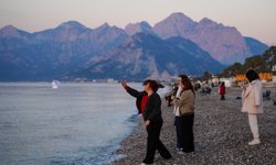 Antalya'da Hıdırellez dilekleri, günün ilk ışıklarıyla suyla buluştu