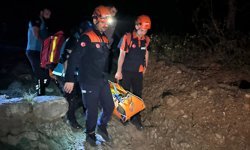 Ayağı kırılıp mahsur kalan kadın, 10 saatte kurtarıldı