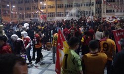 Burdur'da Galatasaraylılar şampiyonluğu meydanda kutladı