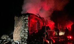 Antalya'da müstakil ev çıkan yangın çıktı: Anne ve kızı kurtarıldı
