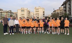 Başkanı Çavuşoğlu’ndan Alanyaspor Kadın Futbol Takımı’na ziyaret