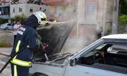 Antalya'da otomobil seyir halindeyken yandı