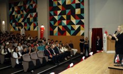 Rektör Özkan'dan lise öğrencileriyle ufuk açıcı sohbet