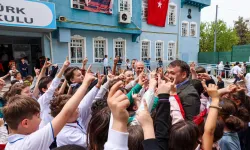 Vali Sözer'den çocuklara anlamlı ziyaret