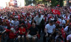 Antalya'daki sporseverler milli takımın yenilgisine üzüldü