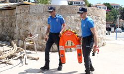 Deniz polisinden elektronik can simidiyle saniyeler içinde kurtarma