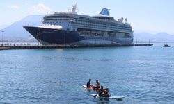 Alanya'ya kruvaziyerle İngiliz turistler geldi