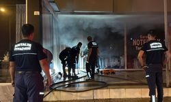 Antalya'da bilgisayar tamir dükkanı yandı